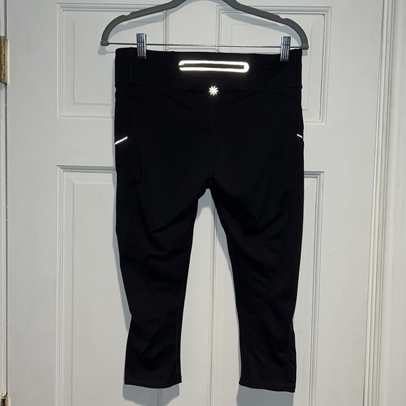 Athleta Stride Reflective Capri/Crop Legging Black Size Medium - Picture 6 of 13